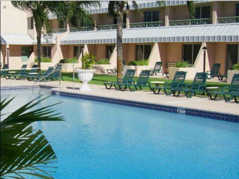 Castaways Resort And Suites Freeport Exterior photo
