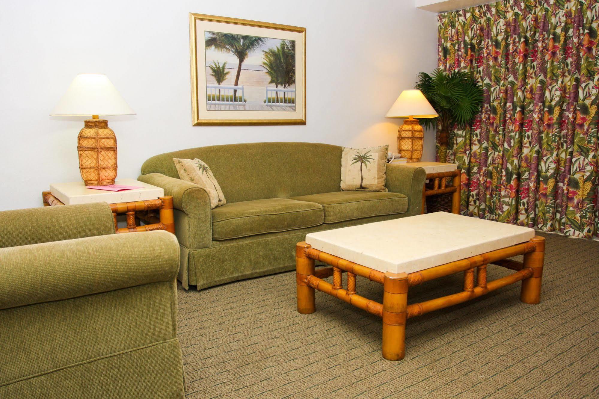 Castaways Resort And Suites Freeport Exterior photo