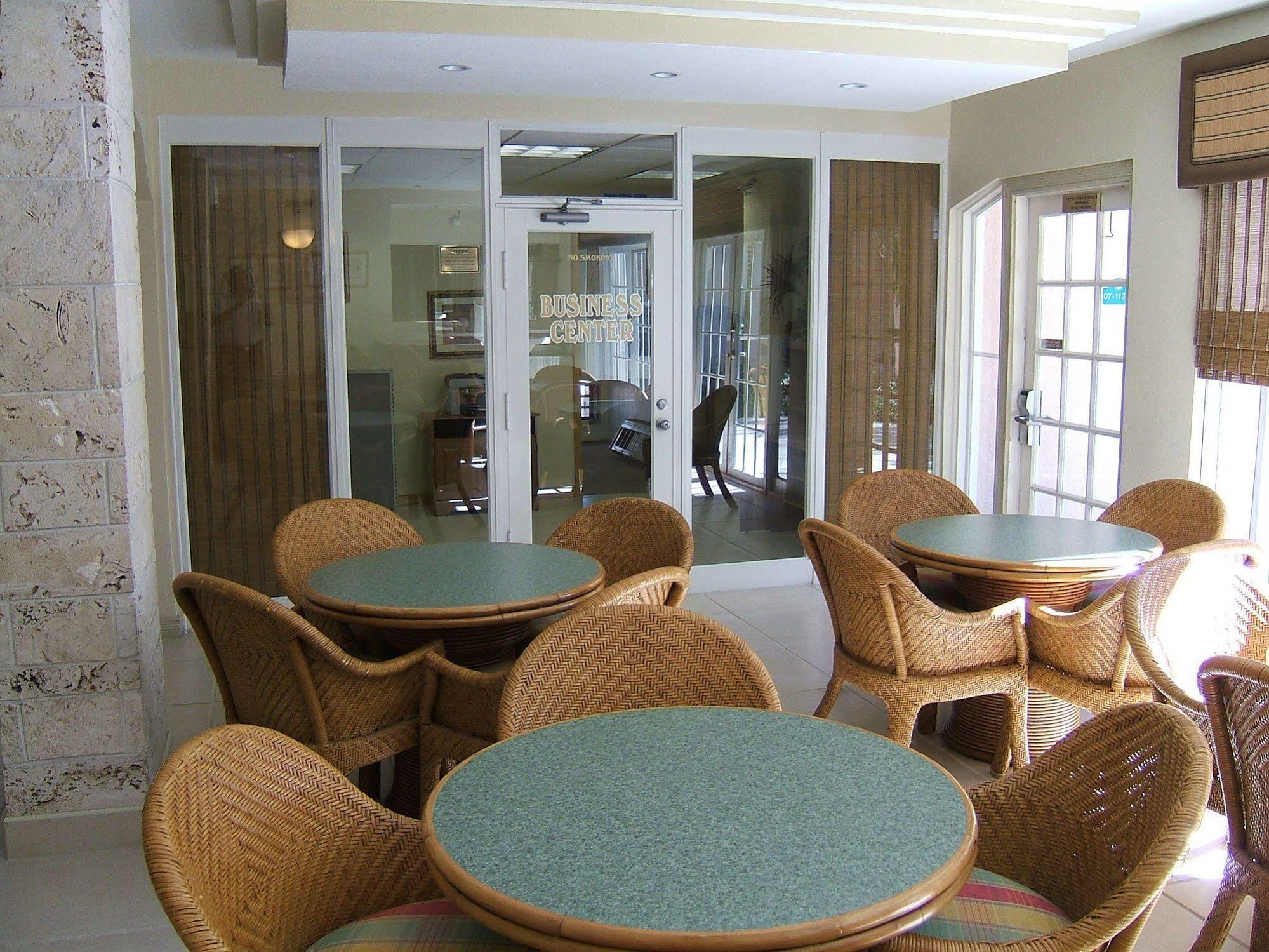 Castaways Resort And Suites Freeport Exterior photo