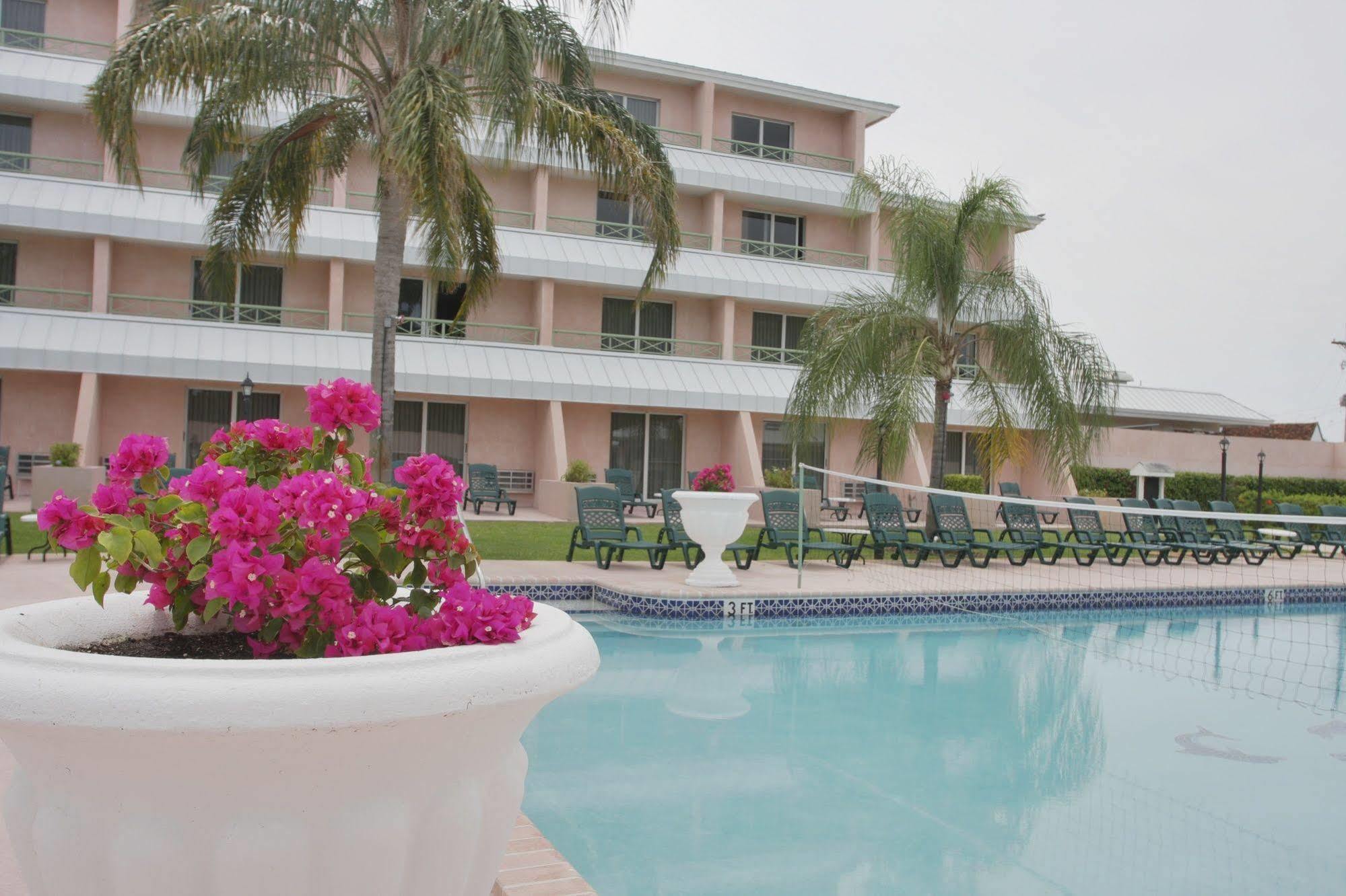 Castaways Resort And Suites Freeport Exterior photo