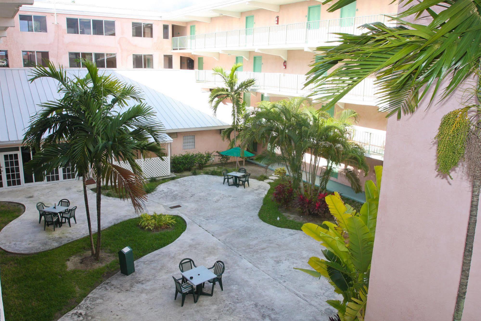 Castaways Resort And Suites Freeport Exterior photo