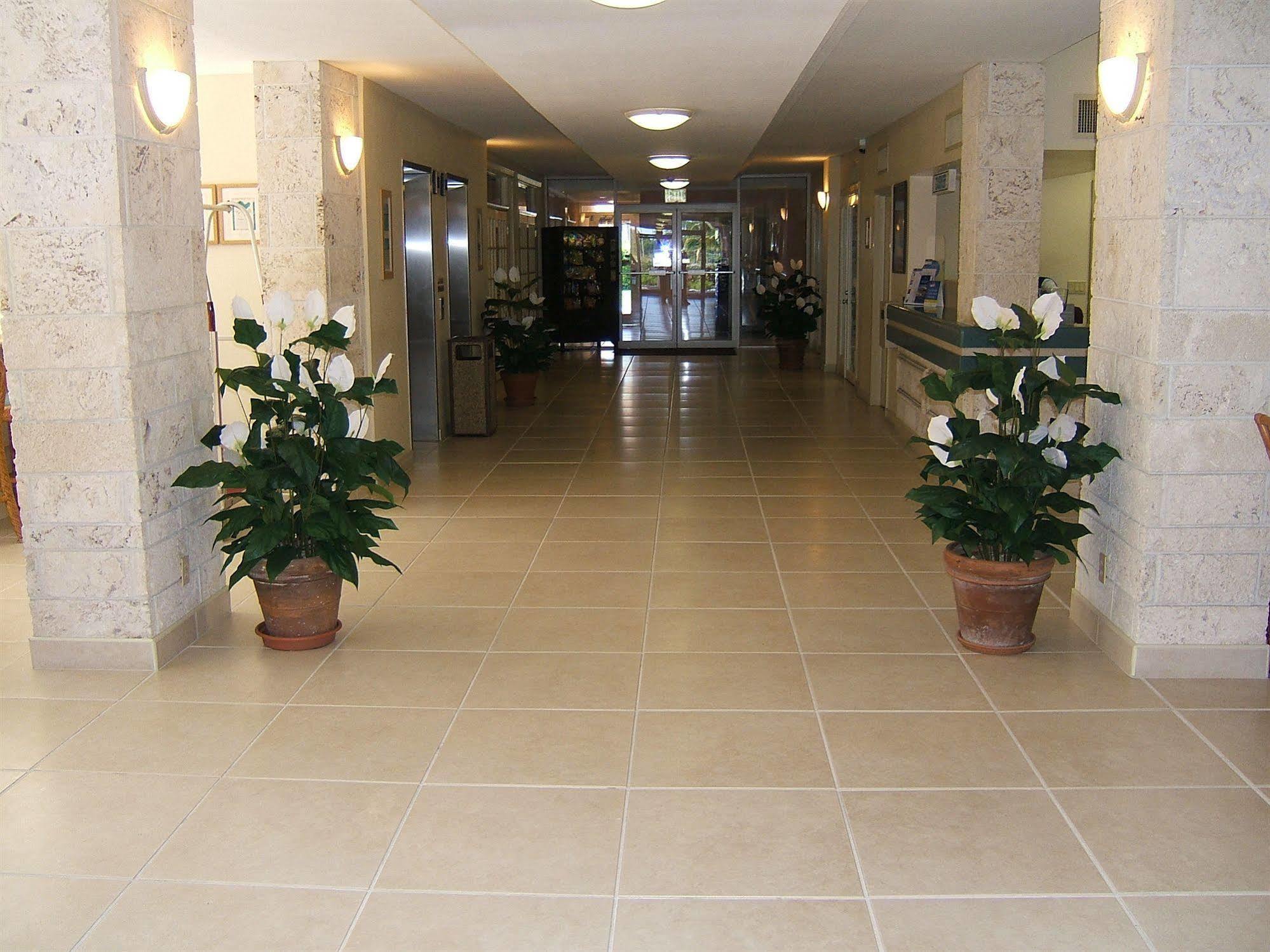 Castaways Resort And Suites Freeport Exterior photo